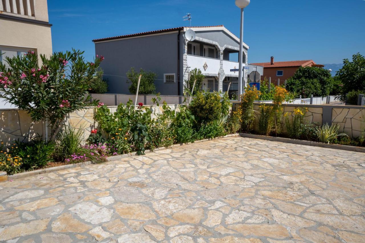 Apartments Pavic Vir Extérieur photo